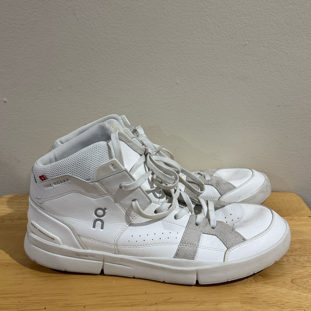 On Cloud The Roger Clubhouse Mid M
White/Sand (Size 12.5)